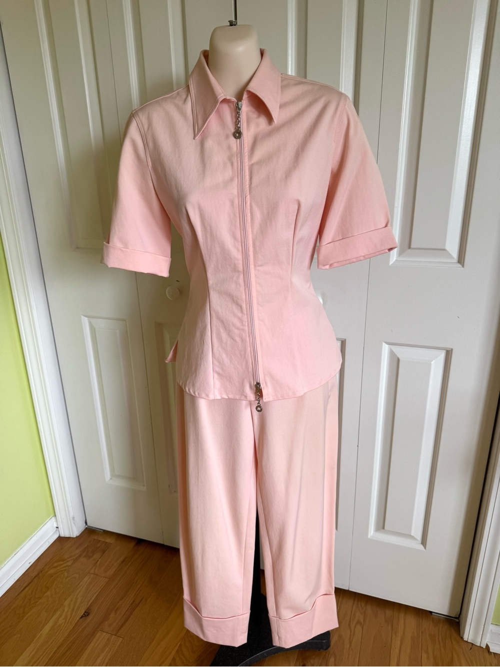 Vertigo Paris Pale Pink Zip-Front Short Sleeve Pantsuit 6